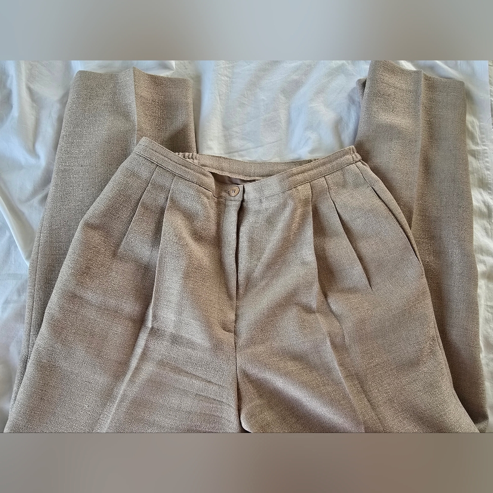 Women's Le Suit Beige Blazer and Pants Suit - 8P - Picture 6 of 8